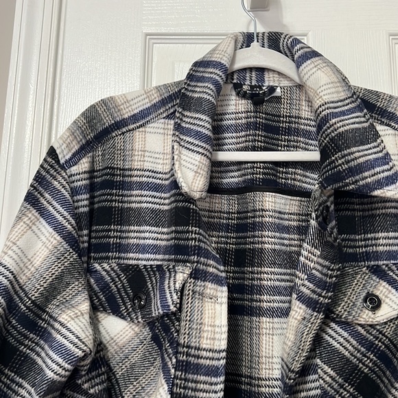 Oversized Shacket - Picture 2 of 2